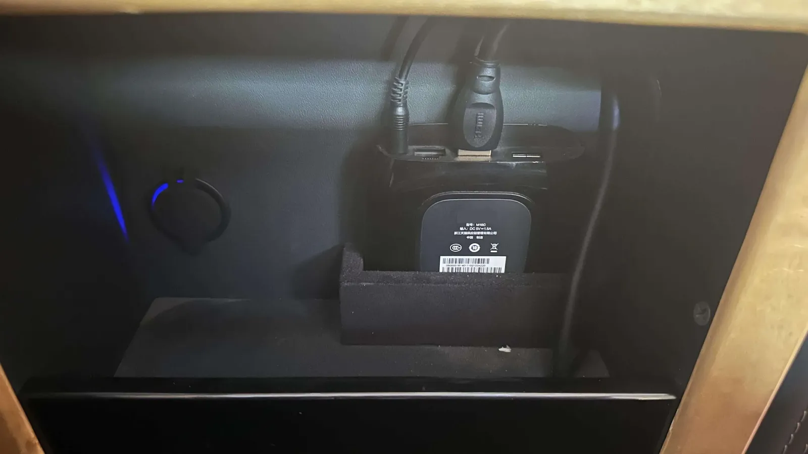 2017 Volkswagen Caravelle 2.0T 204HP L4 7DCT,autocango,china used car exporter,china ev exporter,chinese used car exporter,chinese used ev exporter