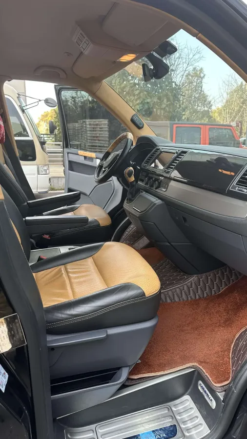 2017 Volkswagen Caravelle 2.0T 204HP L4 7DCT,autocango,china used car exporter,china ev exporter,chinese used car exporter,chinese used ev exporter
