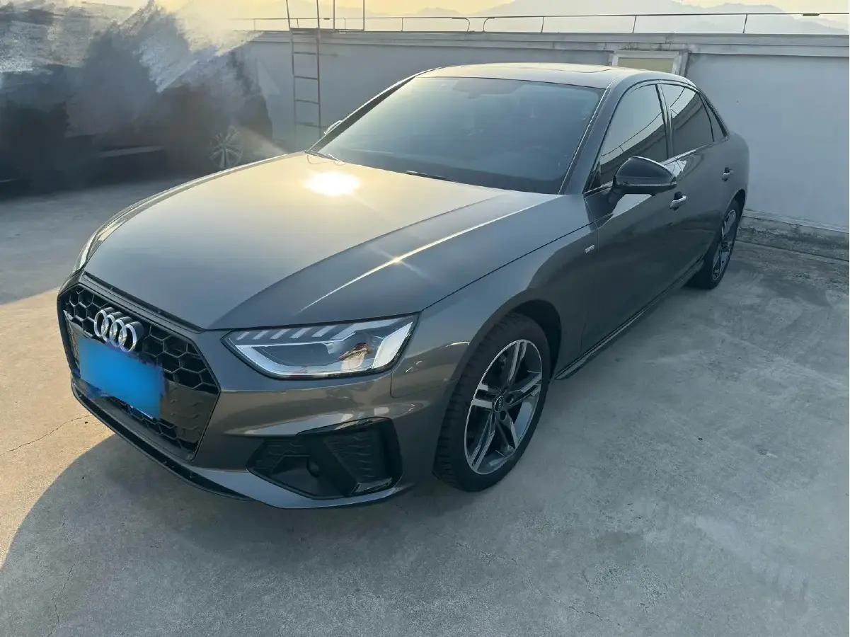 2022 Audi A4L 2.0T 190HP L4 7DCT