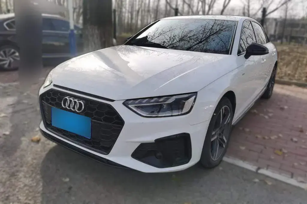 2022 Audi A4L 2.0T 190HP L4 7DCT