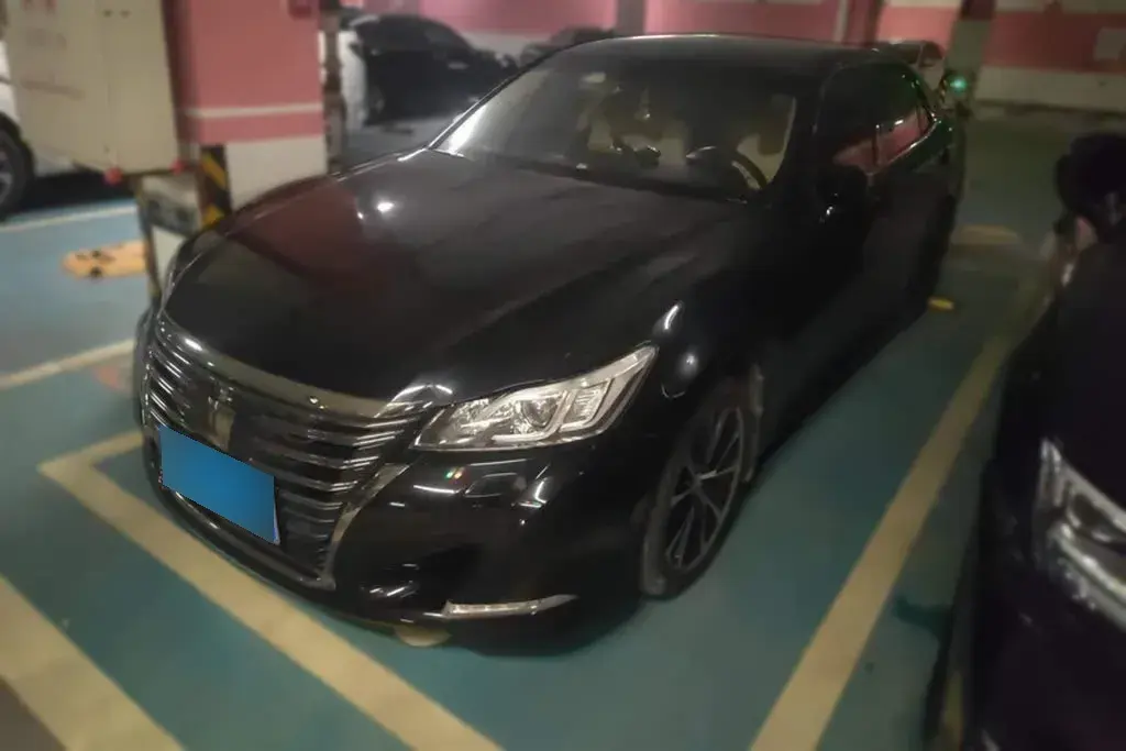 2018 Toyota Crown 2.0T 235HP L4 8AT