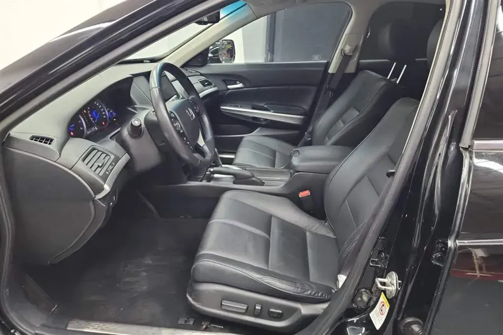 2014 Honda Crosstour 2.4L 197HP L4 5AT,autocango,china used car exporter,china ev exporter,chinese used car exporter,chinese used ev exporter