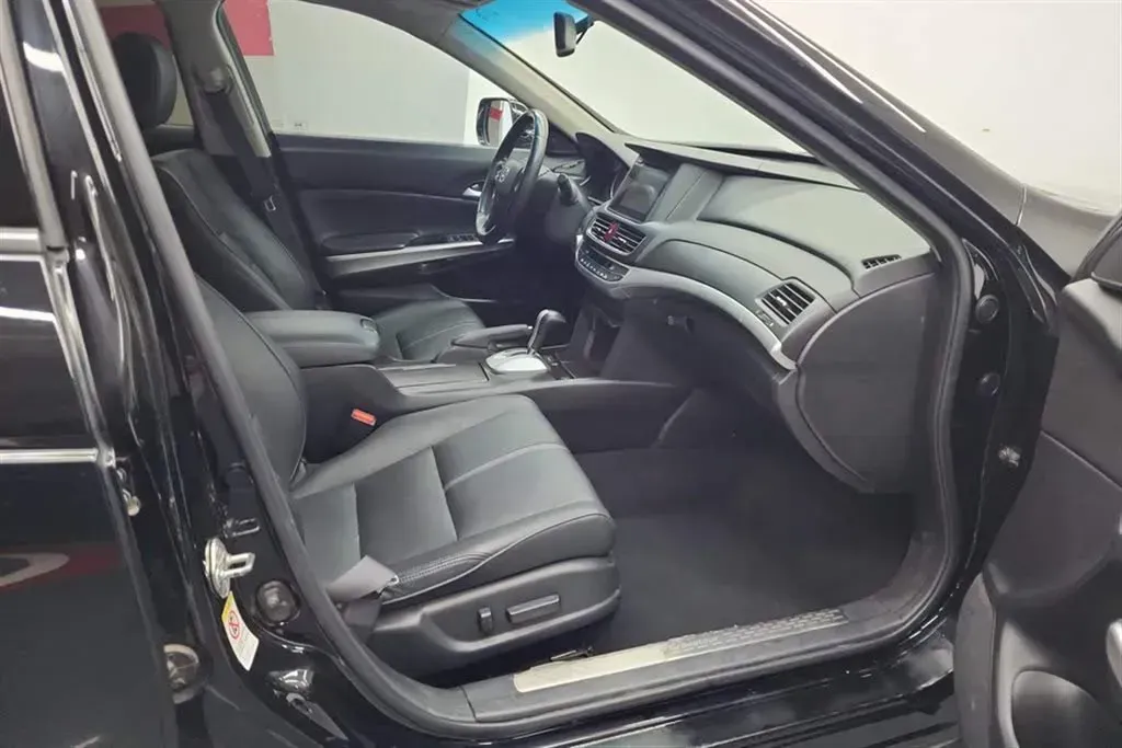 2014 Honda Crosstour 2.4L 197HP L4 5AT,autocango,china used car exporter,china ev exporter,chinese used car exporter,chinese used ev exporter