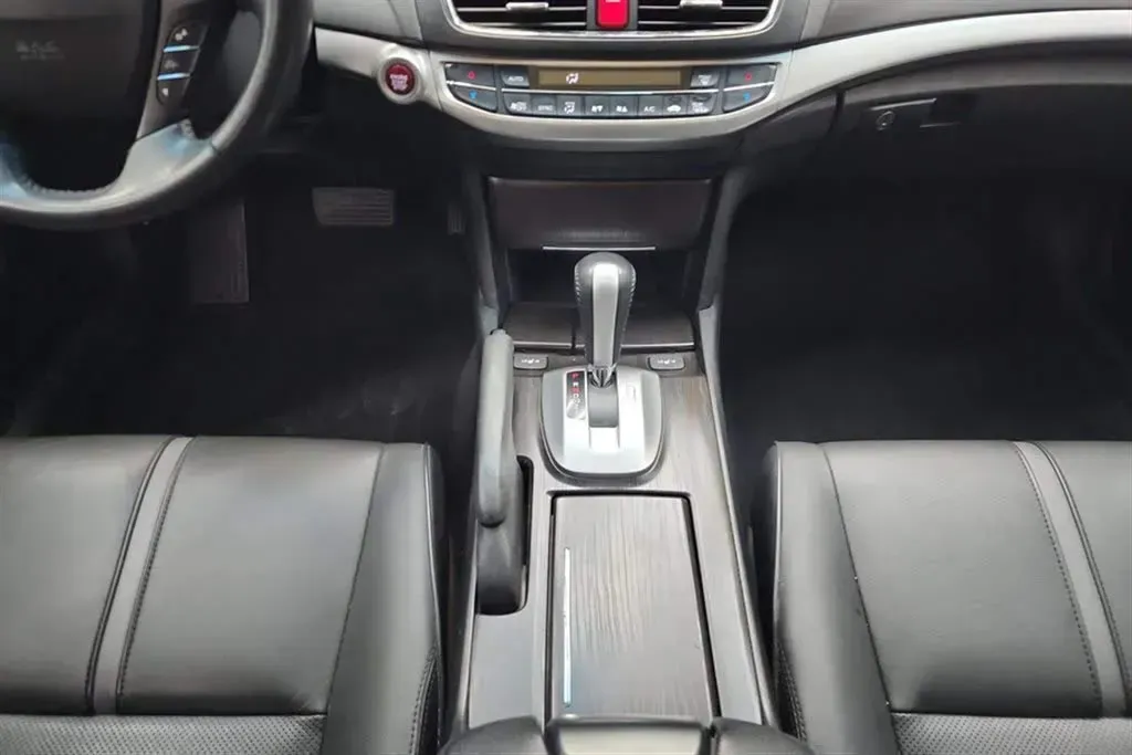 2014 Honda Crosstour 2.4L 197HP L4 5AT,autocango,china used car exporter,china ev exporter,chinese used car exporter,chinese used ev exporter