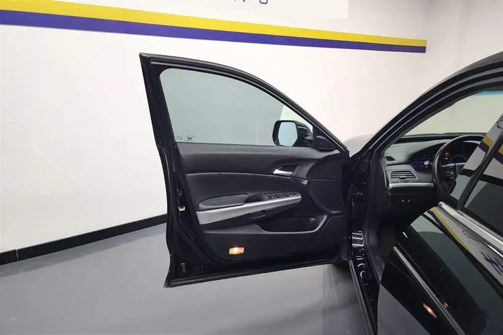 2014 Honda Crosstour 2.4L 197HP L4 5AT,autocango,china used car exporter,china ev exporter,chinese used car exporter,chinese used ev exporter