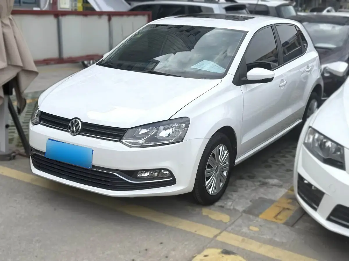 2016 Volkswagen Polo 1.6L 110HP L4 6AT