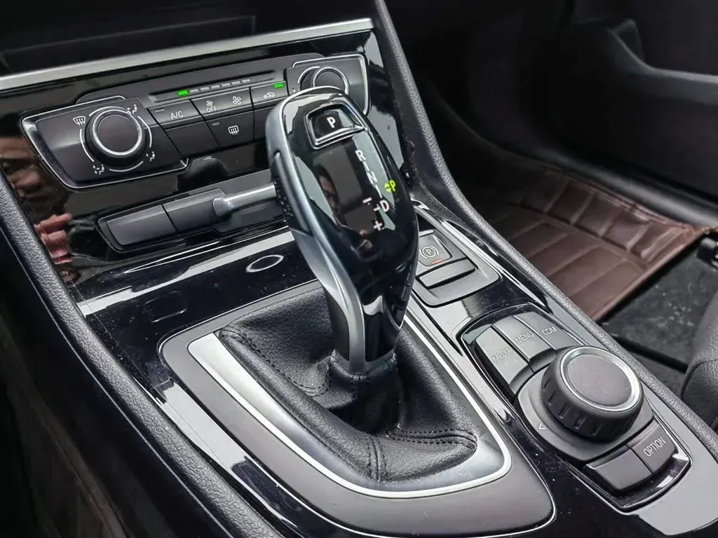 2019 BMW 2 Series SUV 1.5T 140HP L3 7DCT,autocango,china used car exporter,china ev exporter,chinese used car exporter,chinese used ev exporter