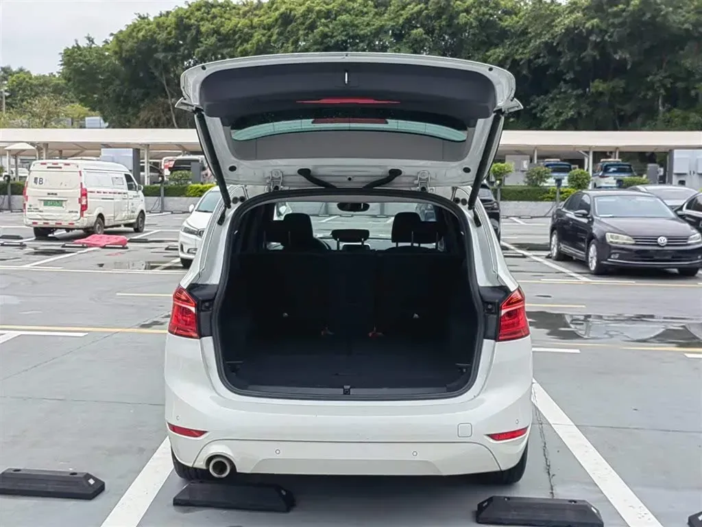 2019 BMW 2 Series SUV 1.5T 140HP L3 7DCT,autocango,china used car exporter,china ev exporter,chinese used car exporter,chinese used ev exporter