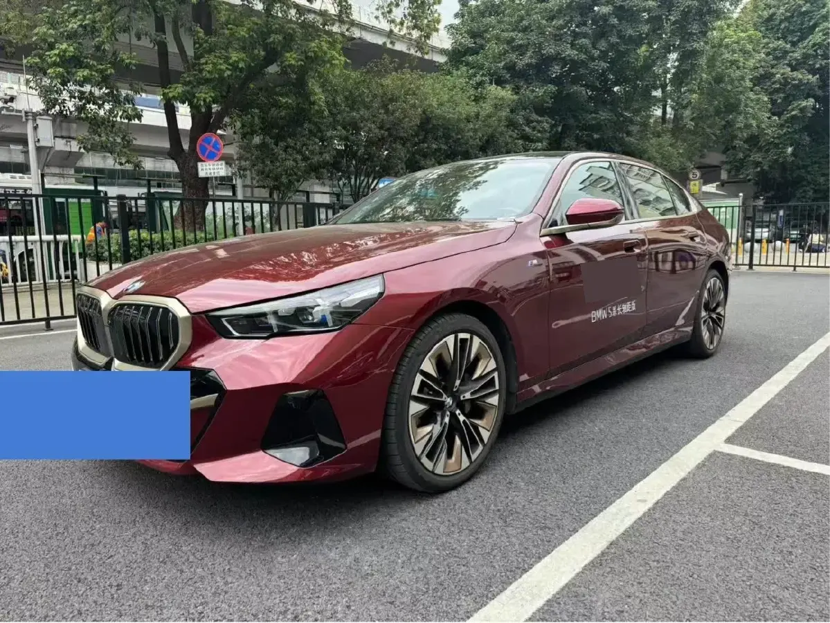 2024 BMW 5 Series 2.0T 258HP L4 8AT