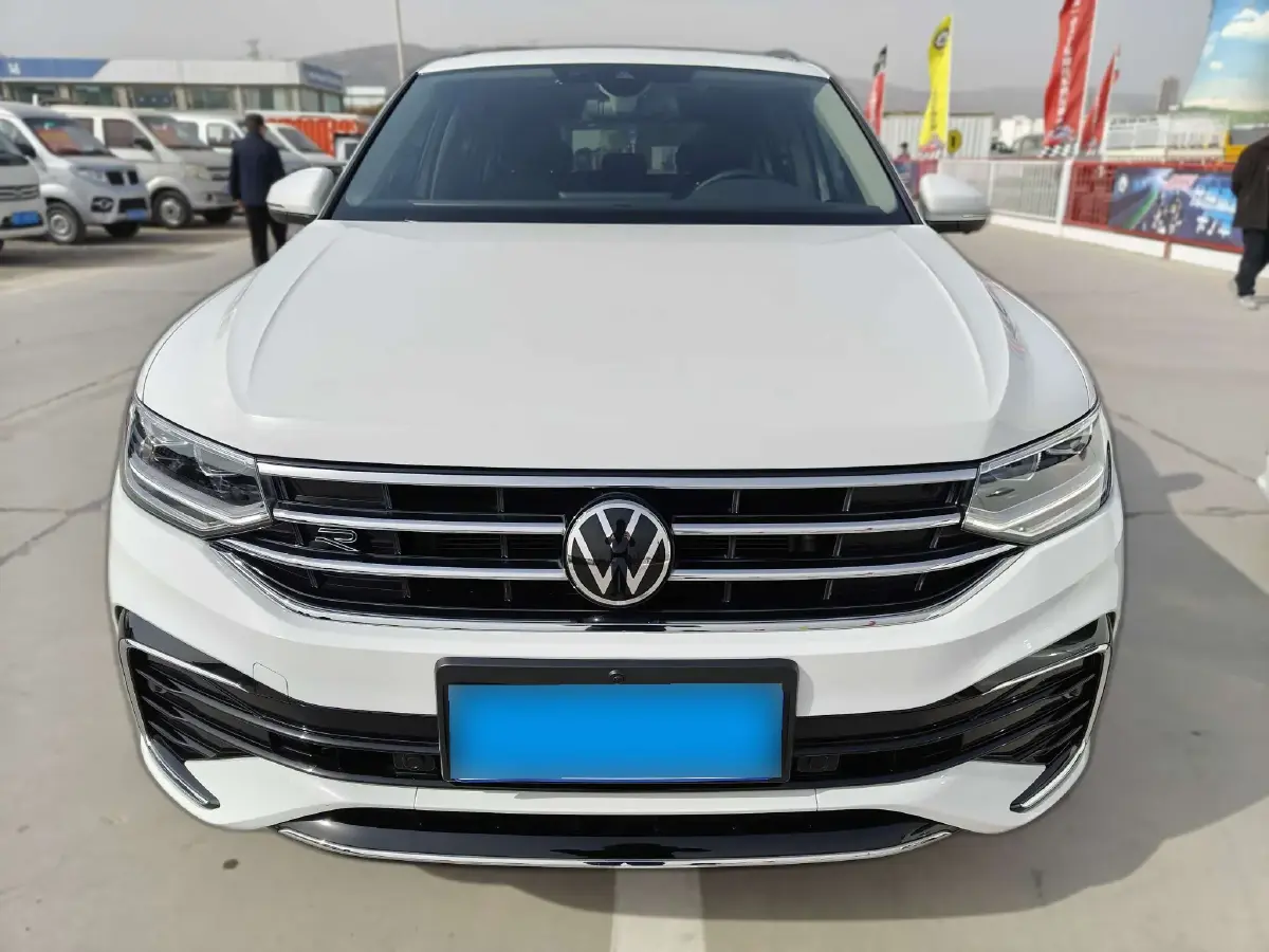 2023 Volkswagen Tiguan L 2.0T 186HP L4 7DCT