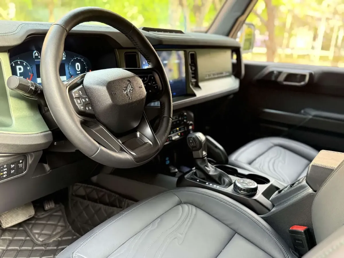 2024 Ford Bronco 2.3T 275HP L4 10AT,autocango,china used car exporter,china ev exporter,chinese used car exporter,chinese used ev exporter