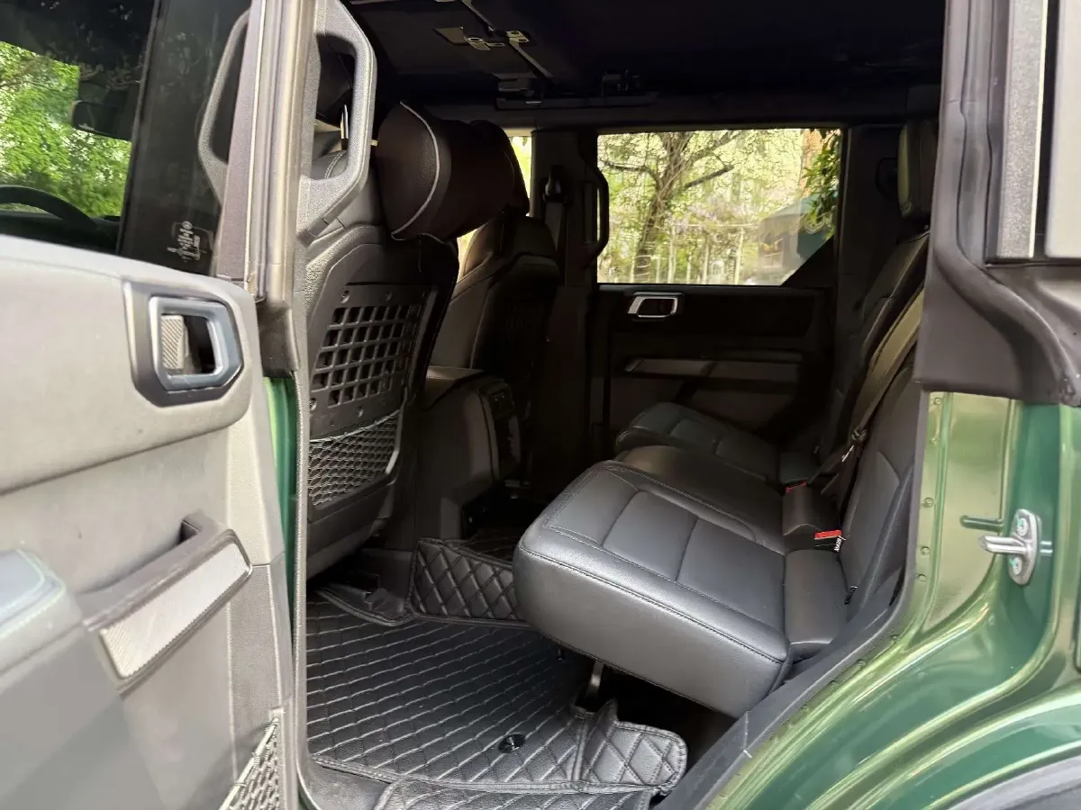 2024 Ford Bronco 2.3T 275HP L4 10AT,autocango,china used car exporter,china ev exporter,chinese used car exporter,chinese used ev exporter