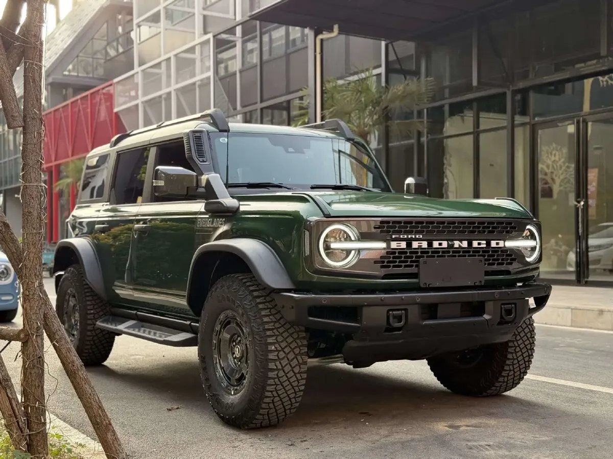 2024 Ford Bronco 2.3T 275HP L4 10AT,autocango,china used car exporter,china ev exporter,chinese used car exporter,chinese used ev exporter