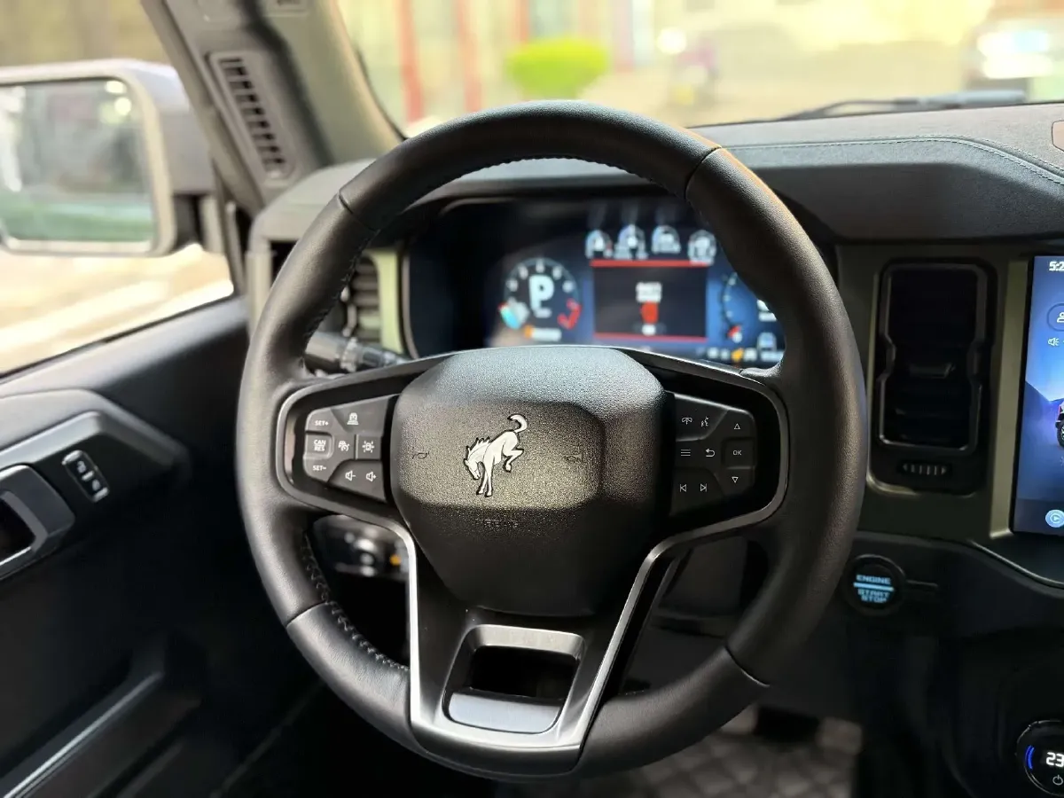 2024 Ford Bronco 2.3T 275HP L4 10AT,autocango,china used car exporter,china ev exporter,chinese used car exporter,chinese used ev exporter