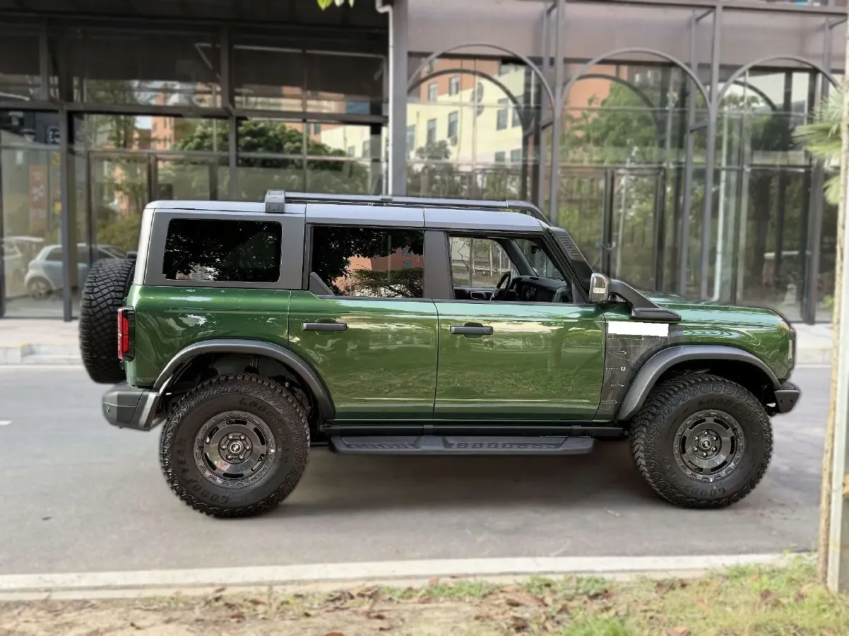 2024 Ford Bronco 2.3T 275HP L4 10AT,autocango,china used car exporter,china ev exporter,chinese used car exporter,chinese used ev exporter