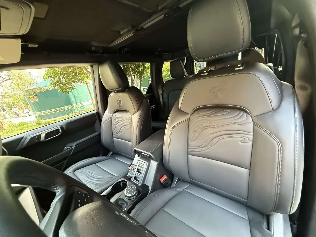 2024 Ford Bronco 2.3T 275HP L4 10AT,autocango,china used car exporter,china ev exporter,chinese used car exporter,chinese used ev exporter