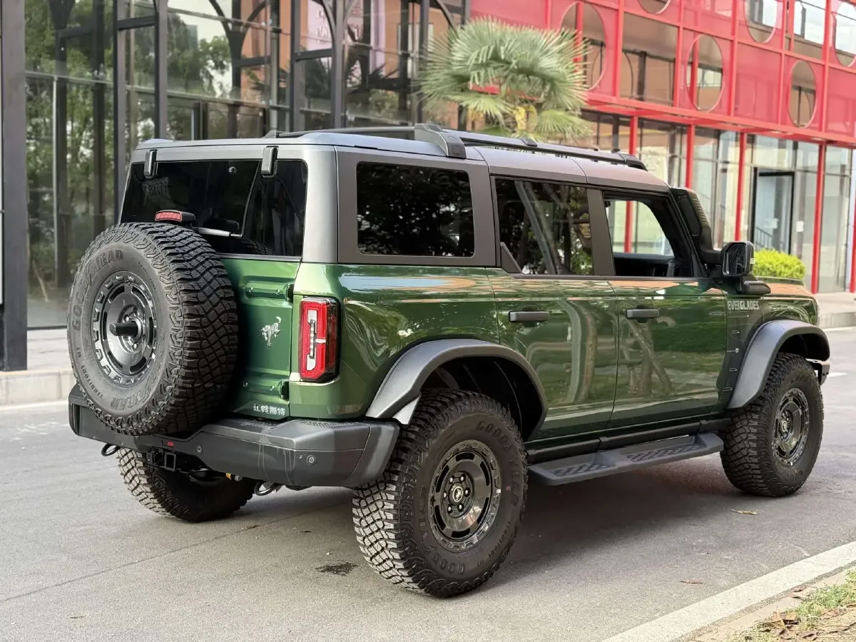 2024 Ford Bronco 2.3T 275HP L4 10AT,autocango,china used car exporter,china ev exporter,chinese used car exporter,chinese used ev exporter