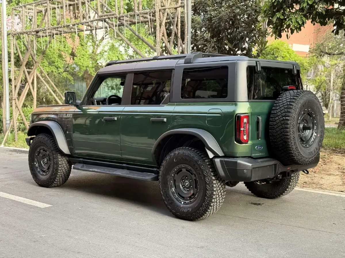 2024 Ford Bronco 2.3T 275HP L4 10AT,autocango,china used car exporter,china ev exporter,chinese used car exporter,chinese used ev exporter