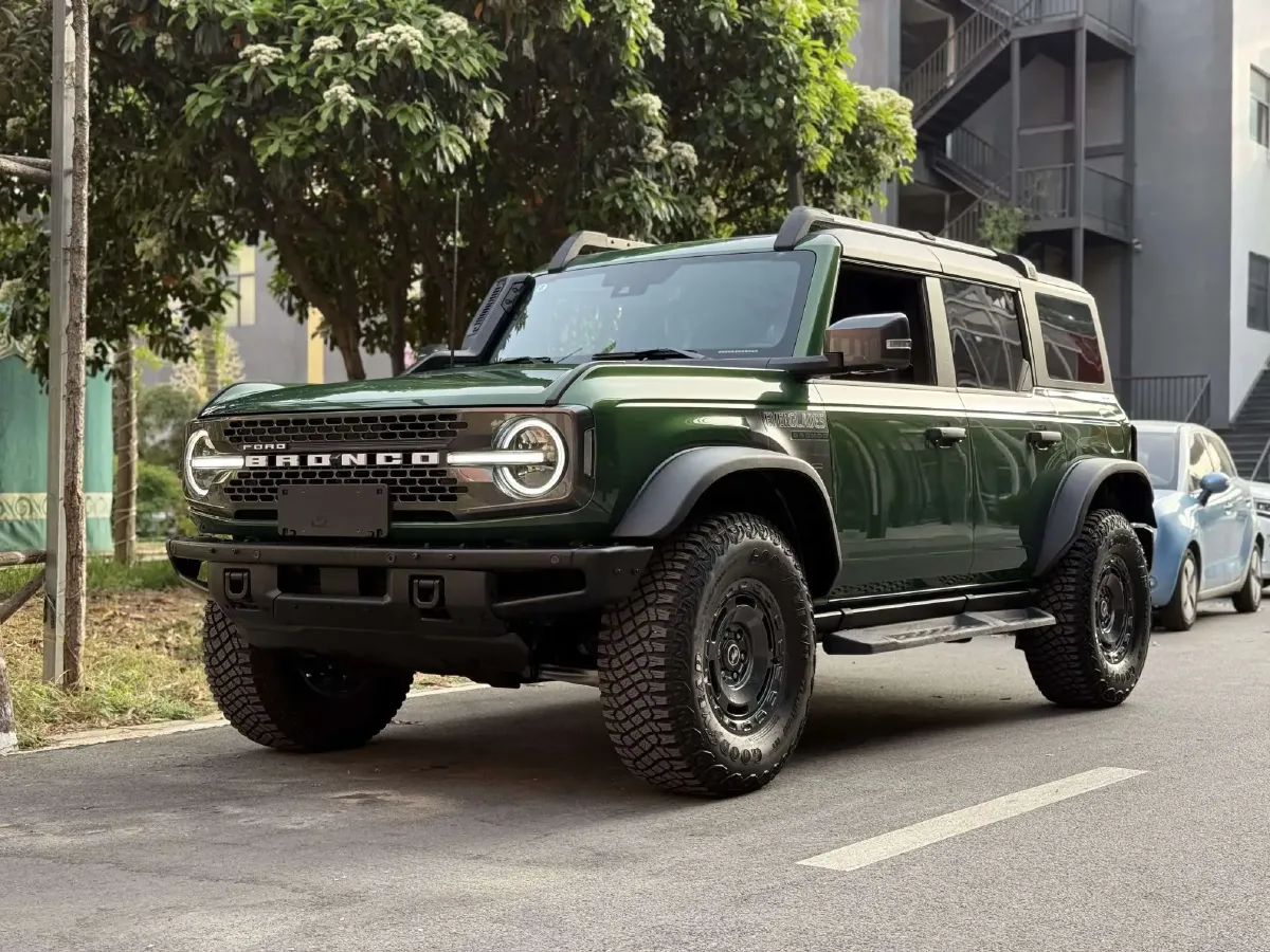 2024 Ford Bronco 2.3T 275HP L4 10AT,autocango,china used car exporter,china ev exporter,chinese used car exporter,chinese used ev exporter