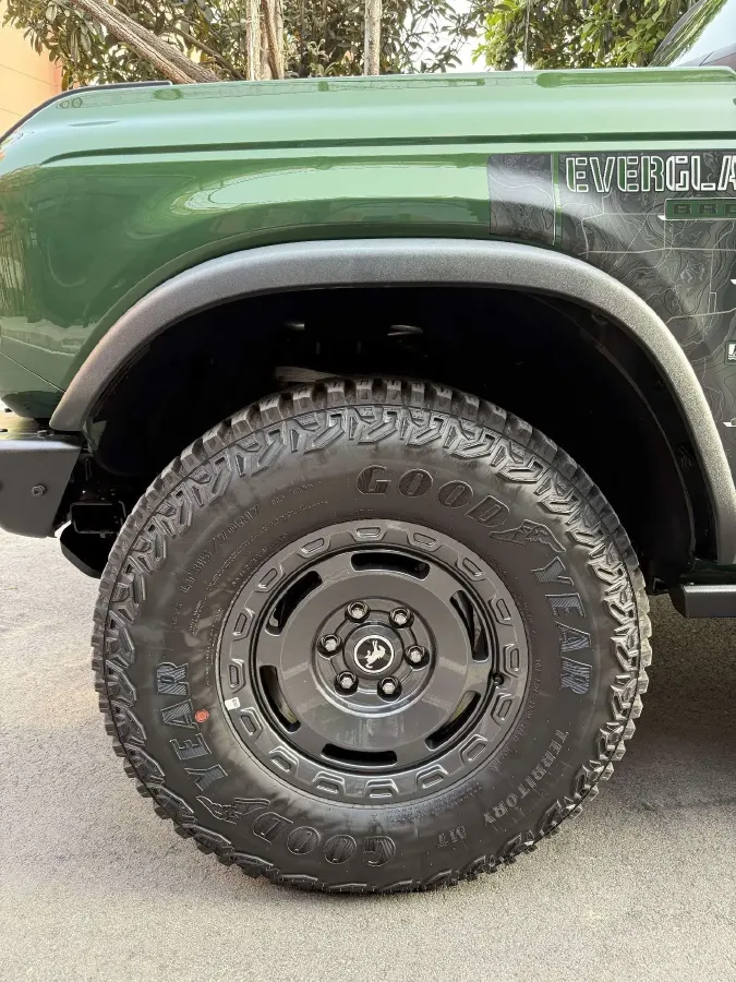 2024 Ford Bronco 2.3T 275HP L4 10AT,autocango,china used car exporter,china ev exporter,chinese used car exporter,chinese used ev exporter