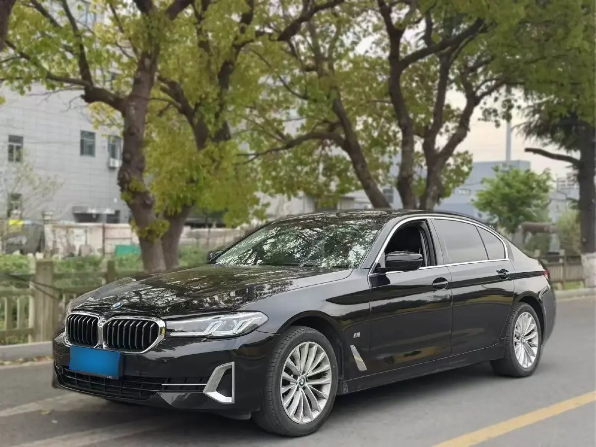 2022 BMW 5 Series 2.0T 184HP L4 8AT