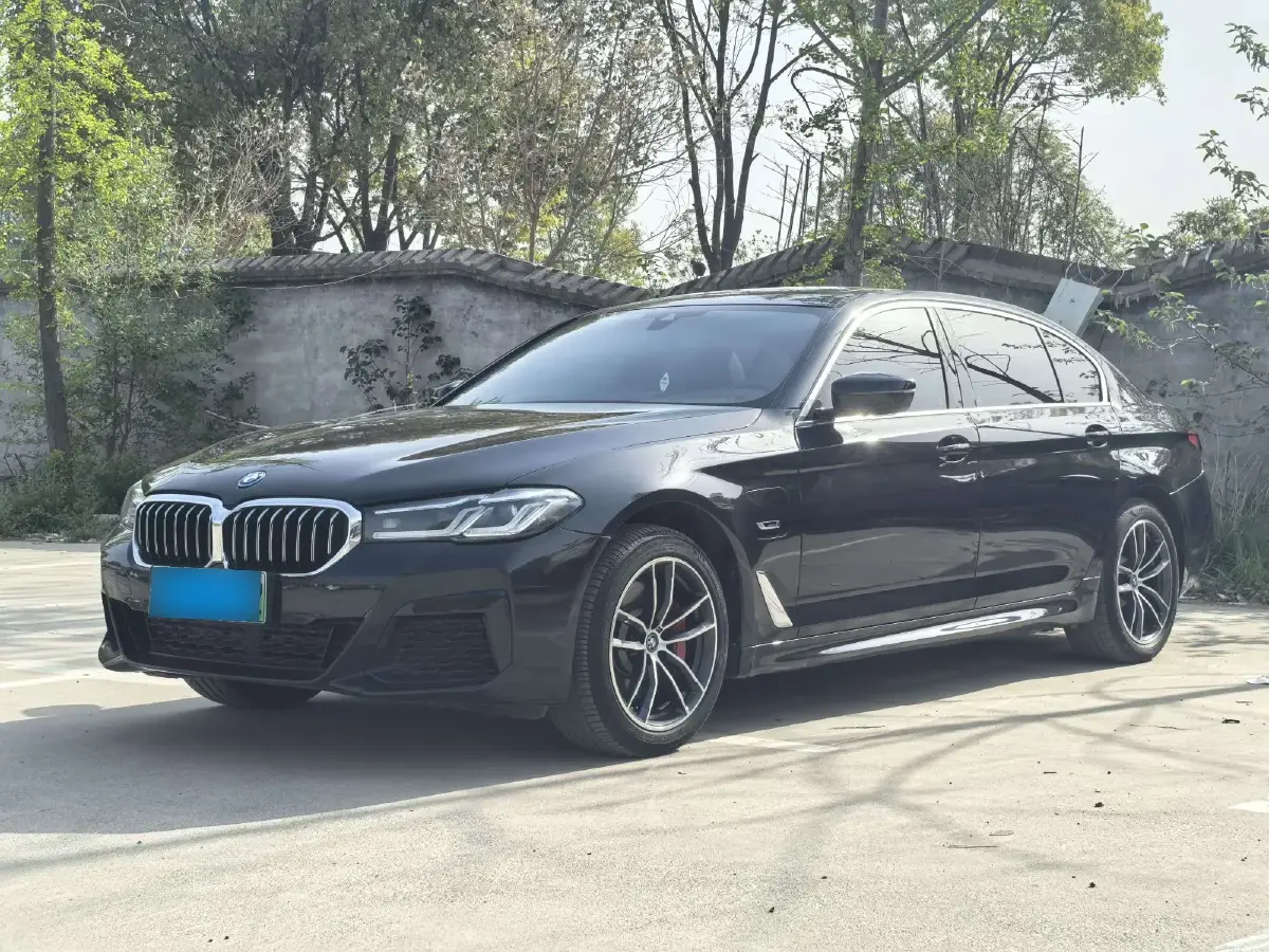 2022 BMW 5 Series 2.0T 184HP L4 8AT PHEV 17.7KWH