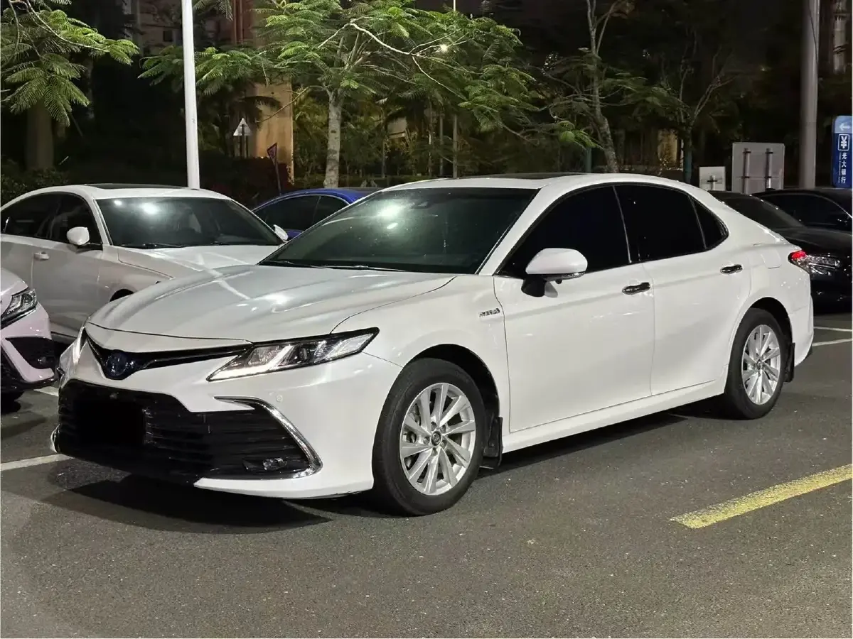 2021 Toyota Camry 2.5L 178HP L4 E-CVT Hybrid