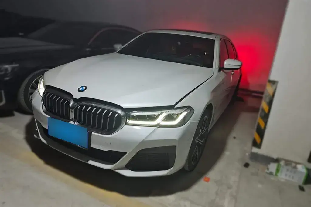 2022 BMW 5 Series 2.0T 252HP L4 8AT