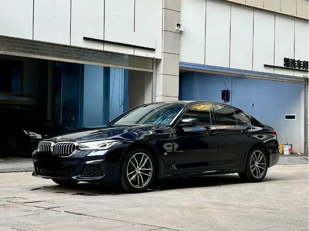 2022 BMW 5 Series 2.0T 184HP L4 8AT