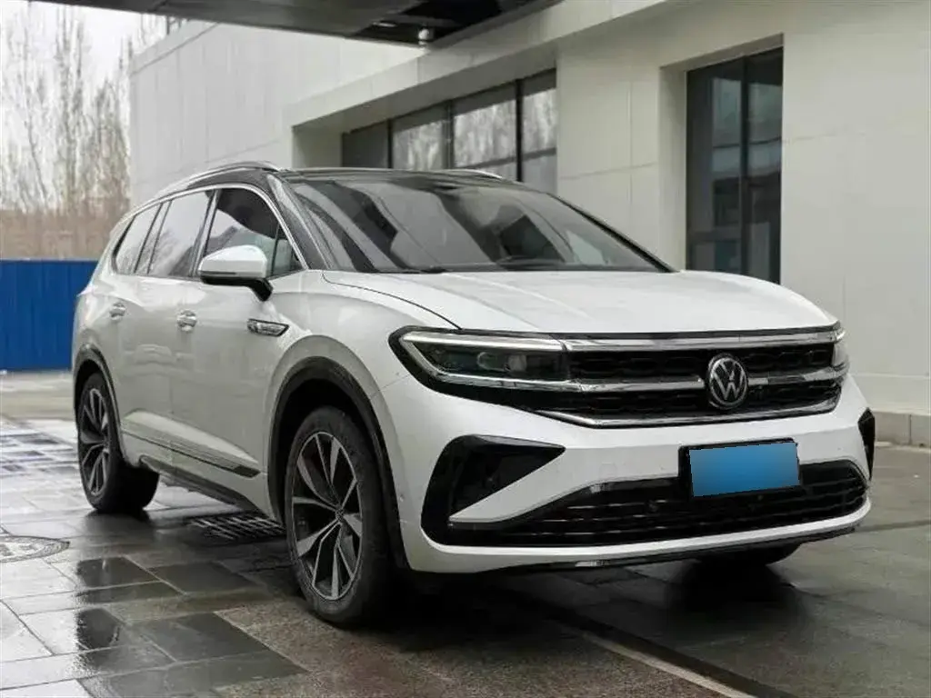 2023 Volkswagen Talagon 2.0T 220HP L4 7DCT