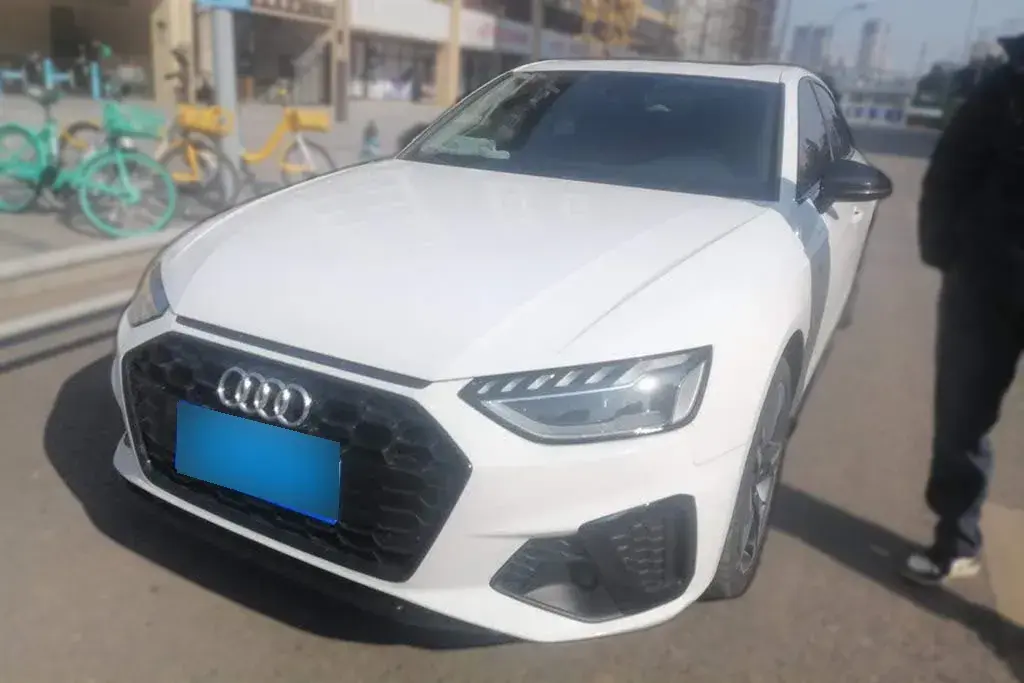 2022 Audi A4L 2.0T 190HP L4 7DCT