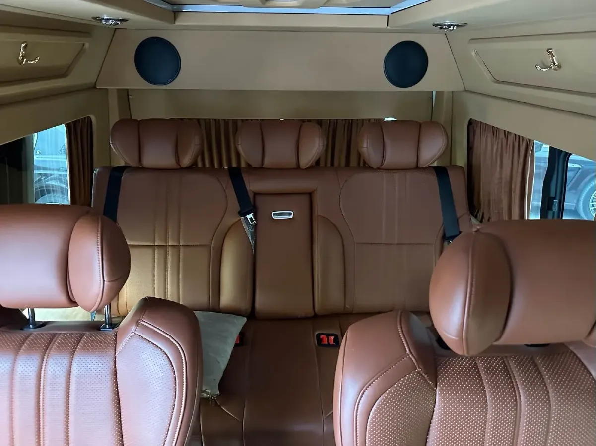 2011 Toyota Hiace 2.7L 154HP L4 5MT,autocango,china used car exporter,china ev exporter,chinese used car exporter,chinese used ev exporter