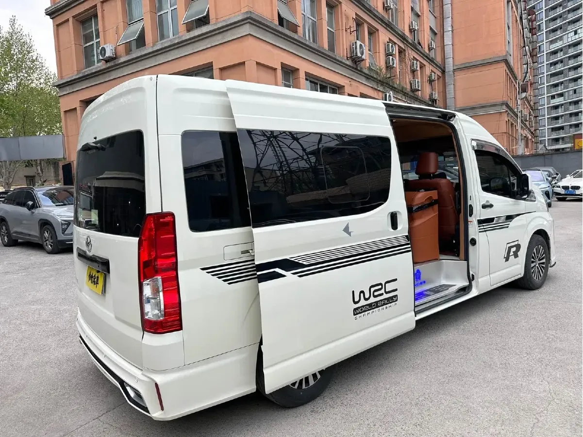 2011 Toyota Hiace 2.7L 154HP L4 5MT,autocango,china used car exporter,china ev exporter,chinese used car exporter,chinese used ev exporter