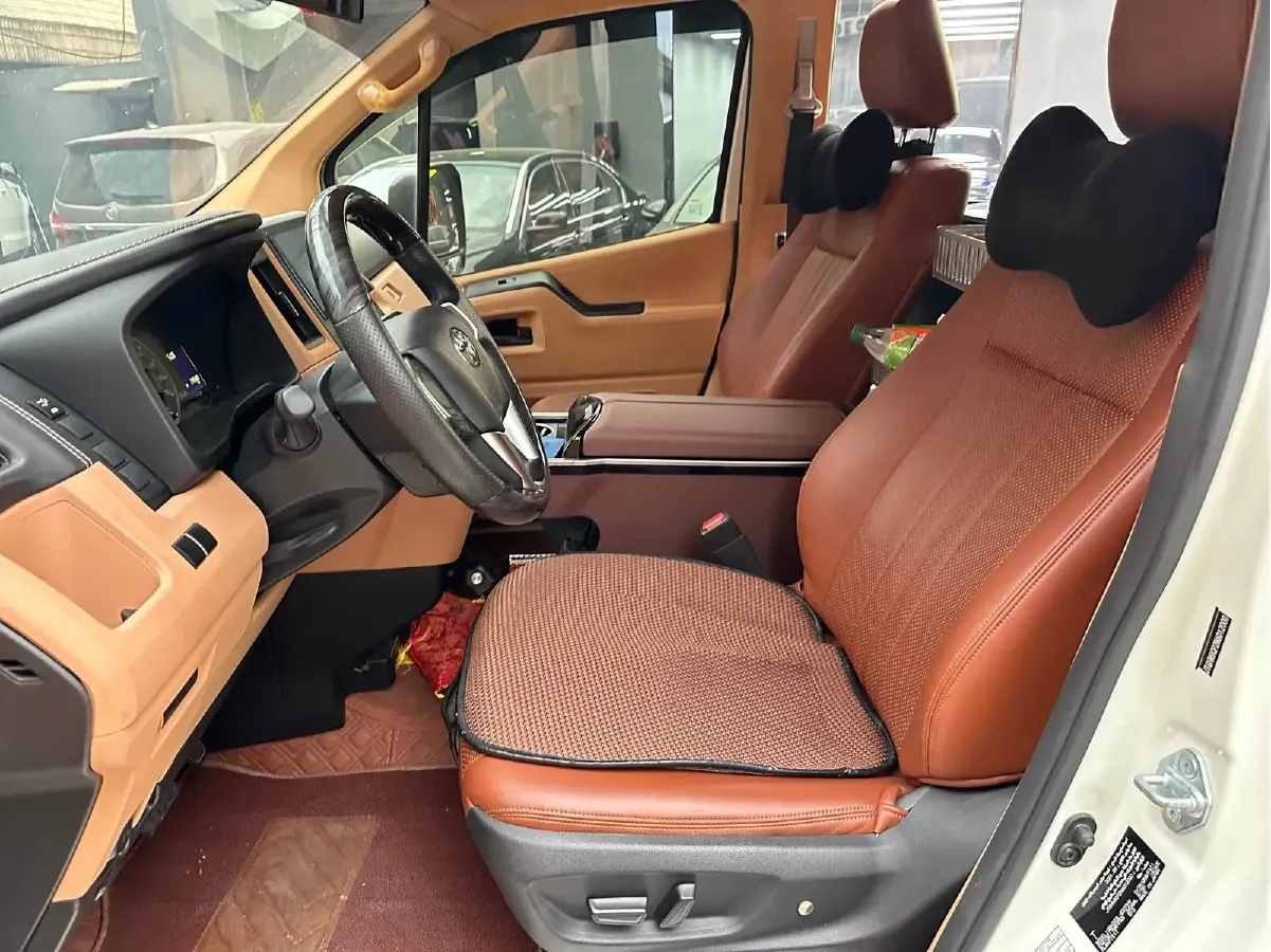 2011 Toyota Hiace 2.7L 154HP L4 5MT,autocango,china used car exporter,china ev exporter,chinese used car exporter,chinese used ev exporter