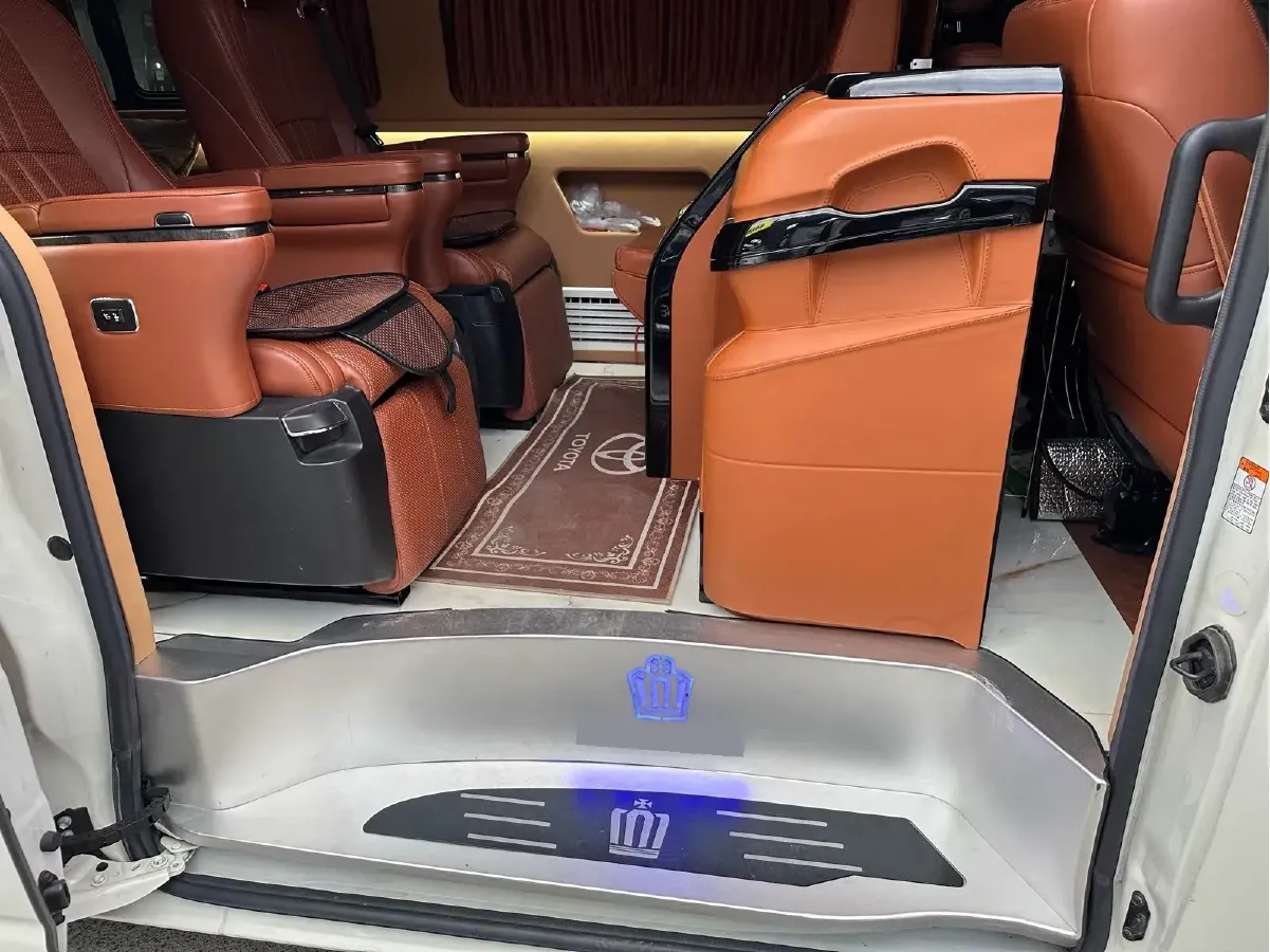 2011 Toyota Hiace 2.7L 154HP L4 5MT,autocango,china used car exporter,china ev exporter,chinese used car exporter,chinese used ev exporter