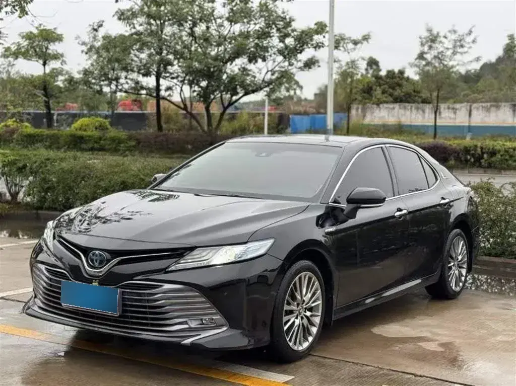 2018 Toyota Camry 2.5L 178HP L4 E-CVT Hybrid