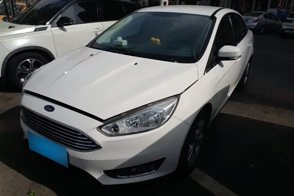 2015 Ford Focus 1.6L 125HP L4 5MT