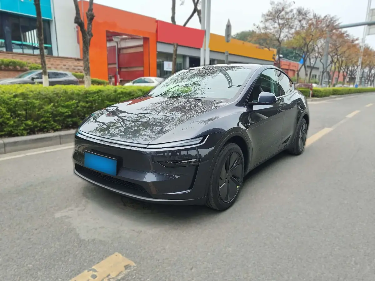 2025 Tesla Model Y BEV 62.5KWH