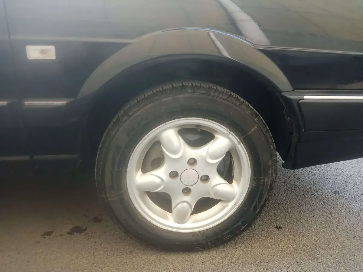 2004 Volkswagen Santana Classic 1.8L 95HP L4 5MT,autocango,china used car exporter,china ev exporter,chinese used car exporter,chinese used ev exporter