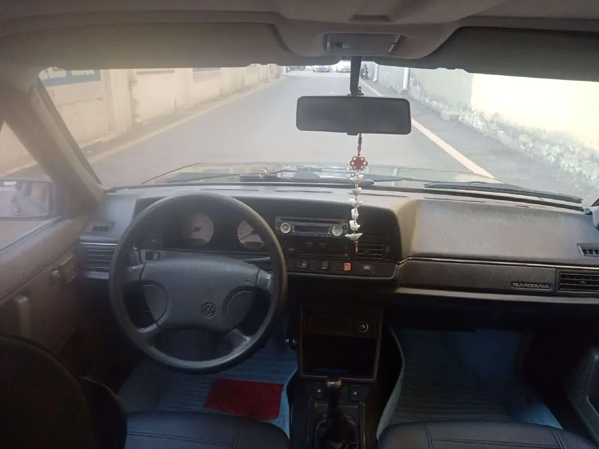2004 Volkswagen Santana Classic 1.8L 95HP L4 5MT,autocango,china used car exporter,china ev exporter,chinese used car exporter,chinese used ev exporter