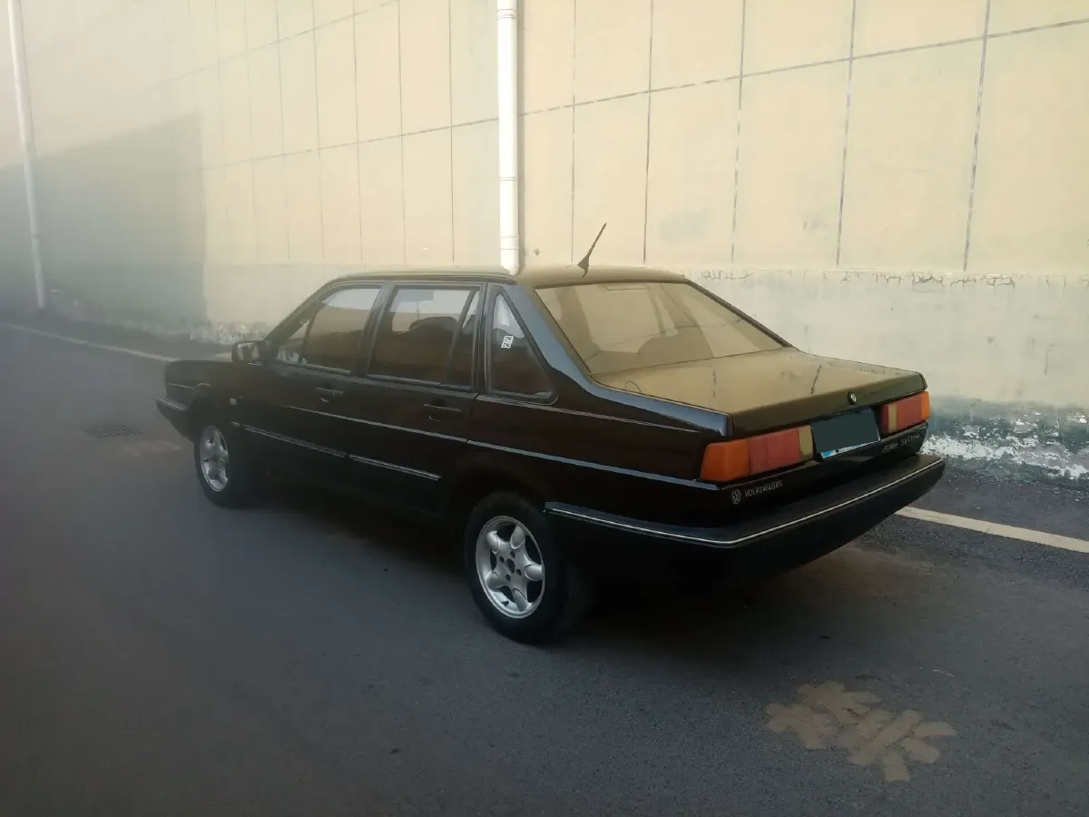 2004 Volkswagen Santana Classic 1.8L 95HP L4 5MT,autocango,china used car exporter,china ev exporter,chinese used car exporter,chinese used ev exporter