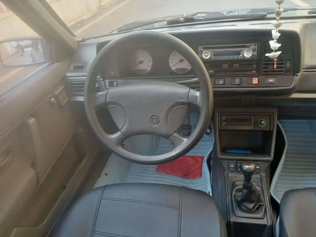 2004 Volkswagen Santana Classic 1.8L 95HP L4 5MT,autocango,china used car exporter,china ev exporter,chinese used car exporter,chinese used ev exporter