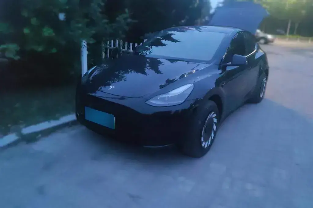 2023 Tesla Model Y BEV 60KWH