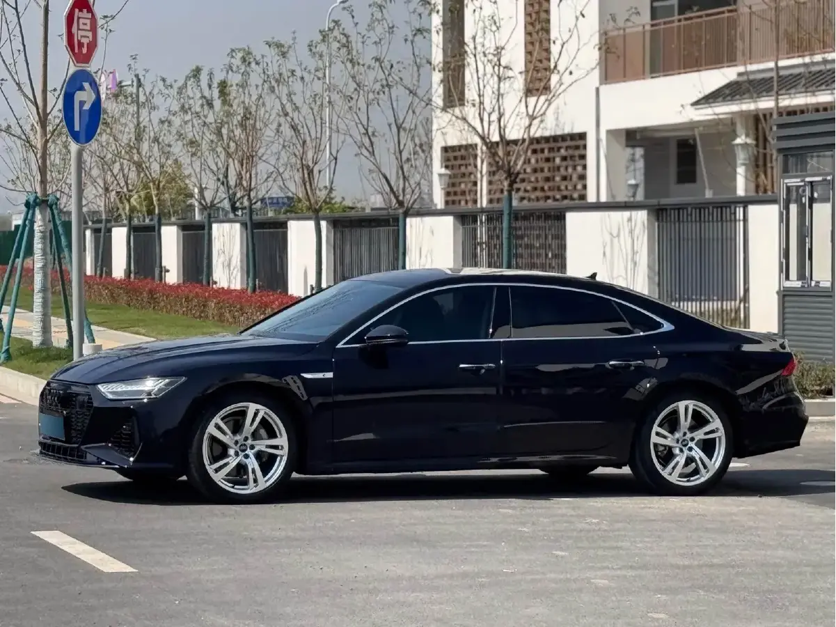 2024 Audi A7L 2.0T 245HP L4 7DCT