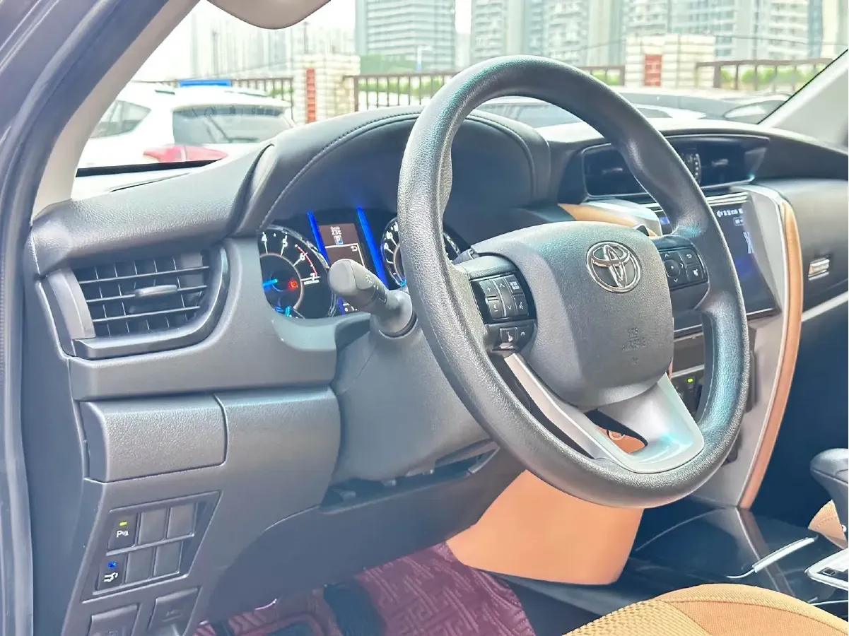 2016 Toyota Fortuner 2.7L 163HP L4 6AT,autocango,china used car exporter,china ev exporter,chinese used car exporter,chinese used ev exporter