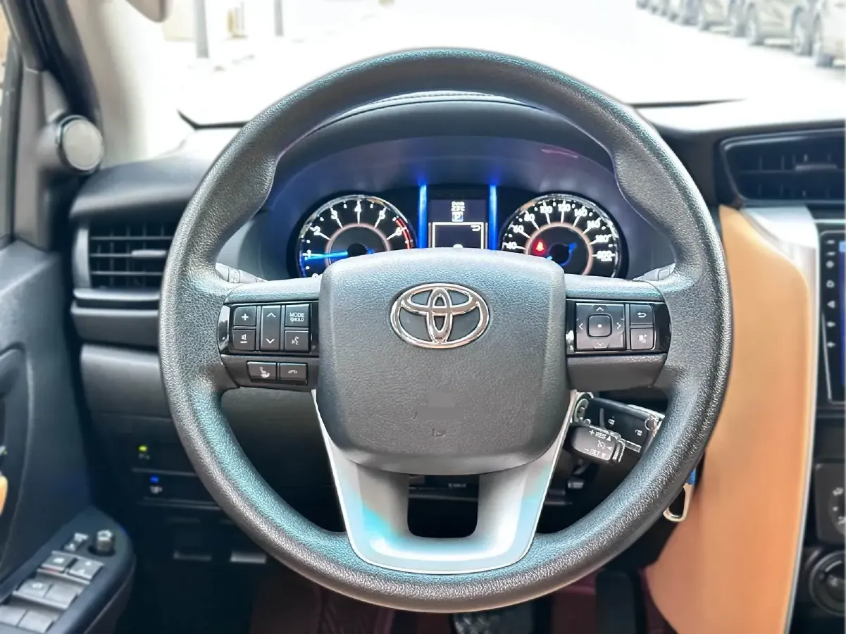2016 Toyota Fortuner 2.7L 163HP L4 6AT,autocango,china used car exporter,china ev exporter,chinese used car exporter,chinese used ev exporter