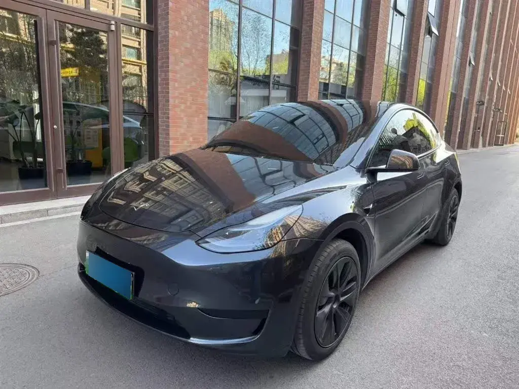 2024 Tesla Model Y BEV 60KWH