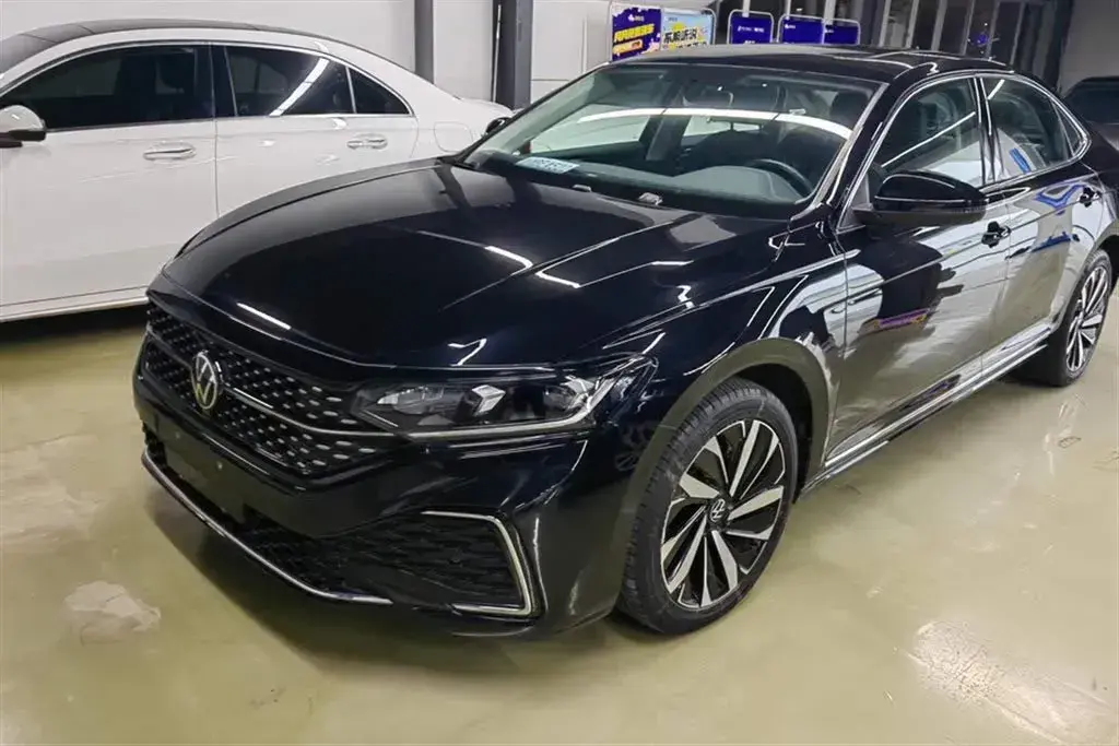 2022 Volkswagen Passat 2.0T 186HP L4 7DCT