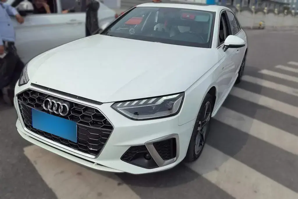 2022 Audi A4L 2.0T 190HP L4 7DCT