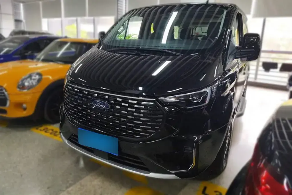 2023 Ford Tourneo 2.0T 220HP L4 9AT